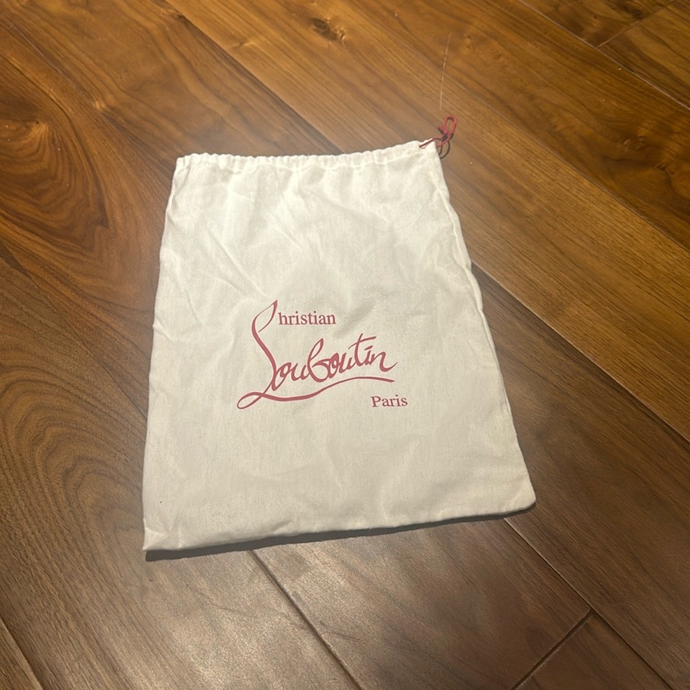 Shoe bag.